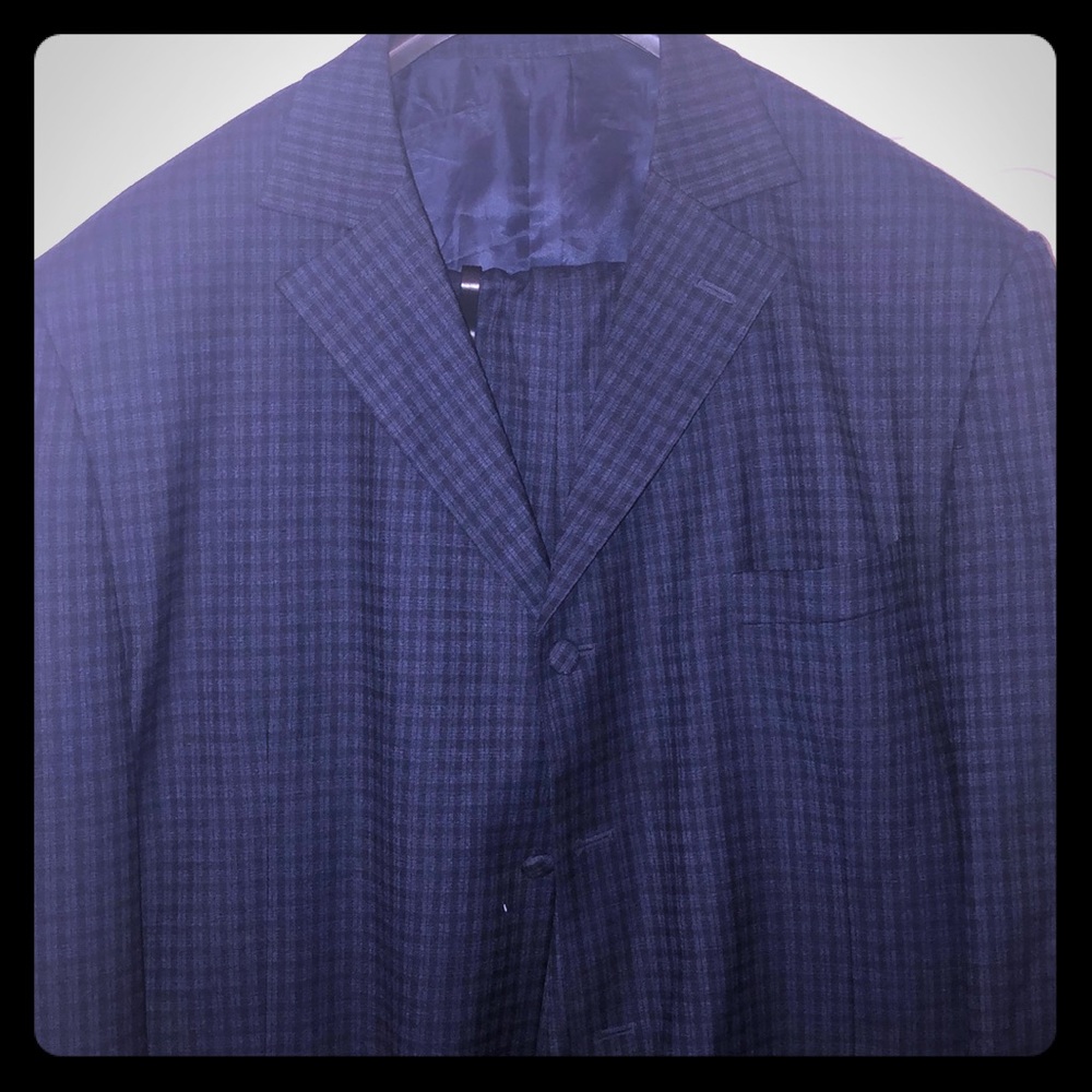 Zannini Men’s Suit Blue Suit has been well kept!